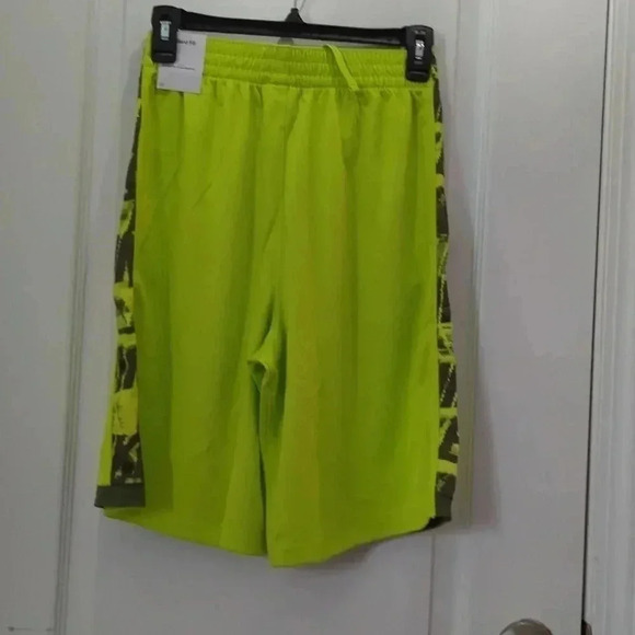 NIKE boys DRI-fit trophy printed training shorts - Picture 4 of 10